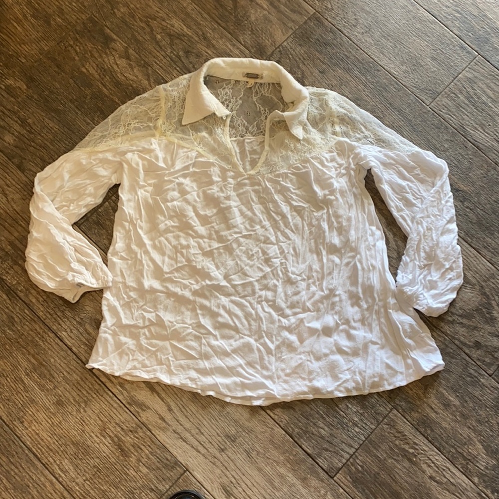 gimmicks by BKE White Lace Yoke Collared Blouse